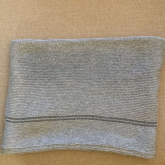 Jacadi Girls Knitted Neck Warmer in Gray with Bow. - Picture 2 of 7